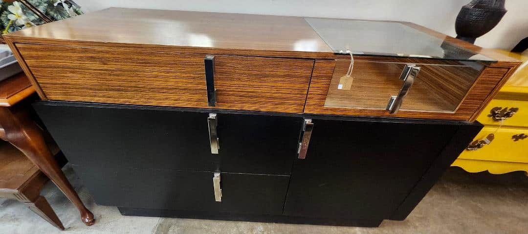 Dresser/Cabinet