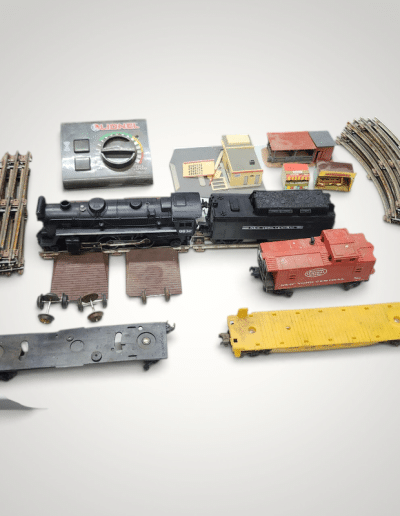 Vintage Lionel O Gauge Train Set Lot – Steam Locomotive #8632, NYC Tender, Caboose, Tracks & Accessories