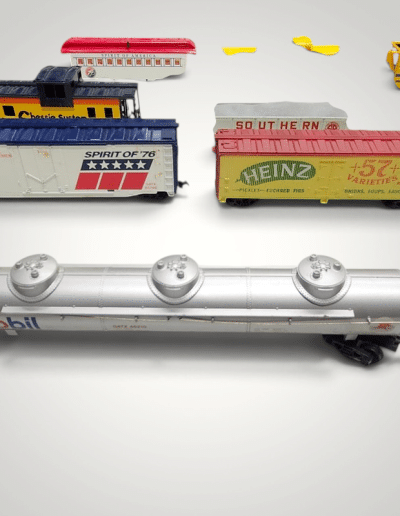 Vintage N Scale Model Train Lot of 15 – Chessie System Diesel Locomotive, Freight Cars & Cabooses