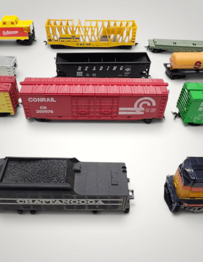 Vintage N Scale Model Train Lot of 15 – Chessie System Diesel Locomotive, Freight Cars & Cabooses