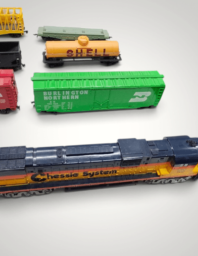 Vintage N Scale Model Train Lot of 15 – Chessie System Diesel Locomotive, Freight Cars & Cabooses