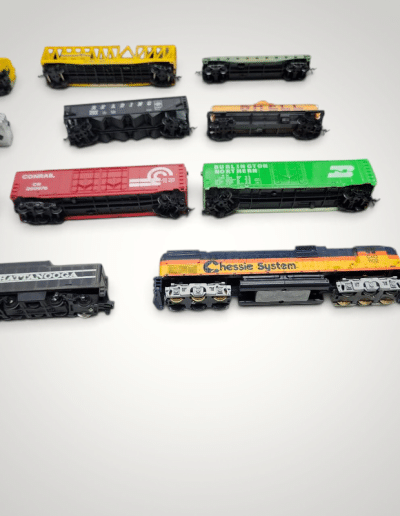 Vintage N Scale Model Train Lot of 15 – Chessie System Diesel Locomotive, Freight Cars & Cabooses