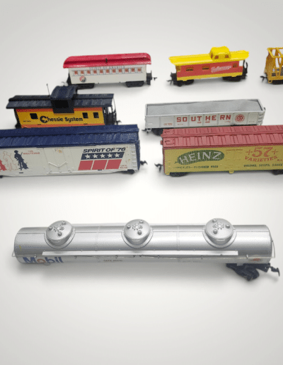 Vintage N Scale Model Train Lot of 15 – Chessie System Diesel Locomotive, Freight Cars & Cabooses