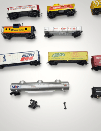 Vintage N Scale Model Train Lot of 15 – Chessie System Diesel Locomotive, Freight Cars & Cabooses