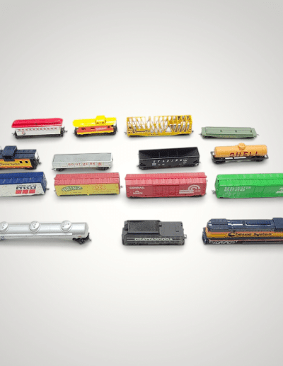 Vintage N Scale Model Train Lot of 15 – Chessie System Diesel Locomotive, Freight Cars & Cabooses
