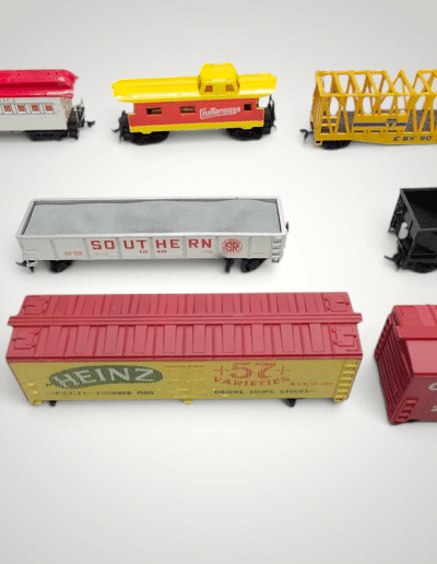 Vintage N Scale Model Train Lot of 15 – Chessie System Diesel Locomotive, Freight Cars & Cabooses