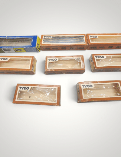 Vintage N Scale Model Train Lot of 15 – Chessie System Diesel Locomotive, Freight Cars & Cabooses