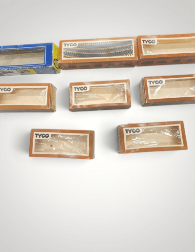 Vintage N Scale Model Train Lot of 15 – Chessie System Diesel Locomotive, Freight Cars & Cabooses